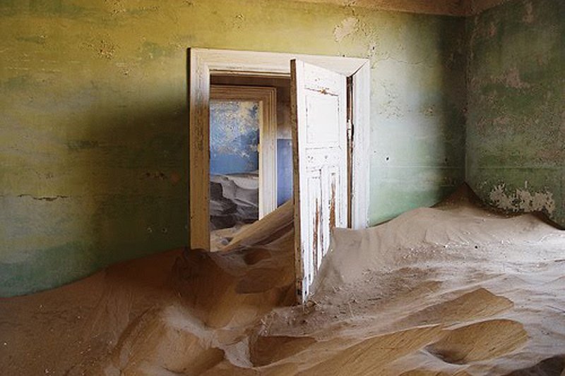 Kolmanskop, μια πόλη φάντασμα -Την «κατάπιαν» οι αμμοθύελλες [εικόνες] | iefimerida.gr 8