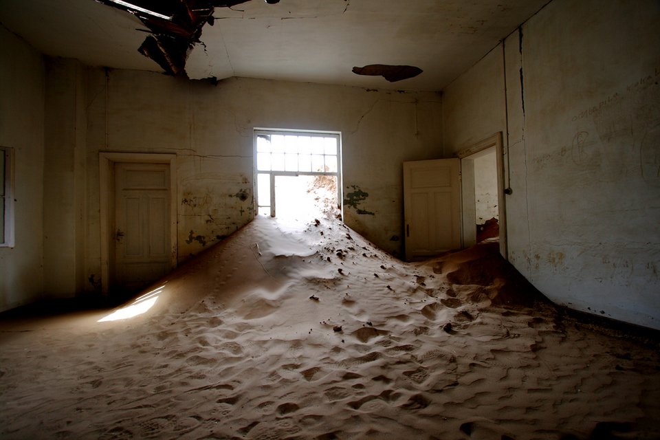 Kolmanskop, μια πόλη φάντασμα -Την «κατάπιαν» οι αμμοθύελλες [εικόνες] | iefimerida.gr 22