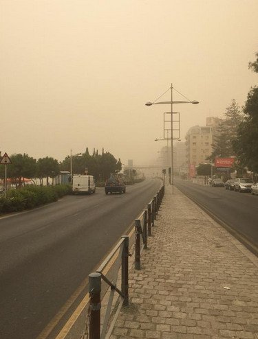 Τρομακτική αμμοθύελλα «κατάπιε» την Κύπρο [εικόνες & βίντεο] | iefimerida.gr 4