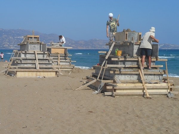 Μοναδικό: Το πρώτο φεστιβάλ γλυπτικής στην άμμο πραγματοποιείται στην Κρήτη | iefimerida.gr 1