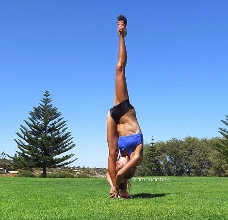 Αμάντα Μπισκ: Η πρώην αθλήτρια που έχει τρελάνει το Instagram με τα ανοίγματά της [εικόνες] | iefimerida.gr 3