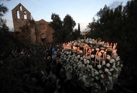 Συγκίνηση και κλίμα κατάνυξης στην κατεχόμενη Αμμόχωστο: Ακολουθία Επιταφίου μετά από 57 χρόνια [εικόνες] | iefimerida.gr 1