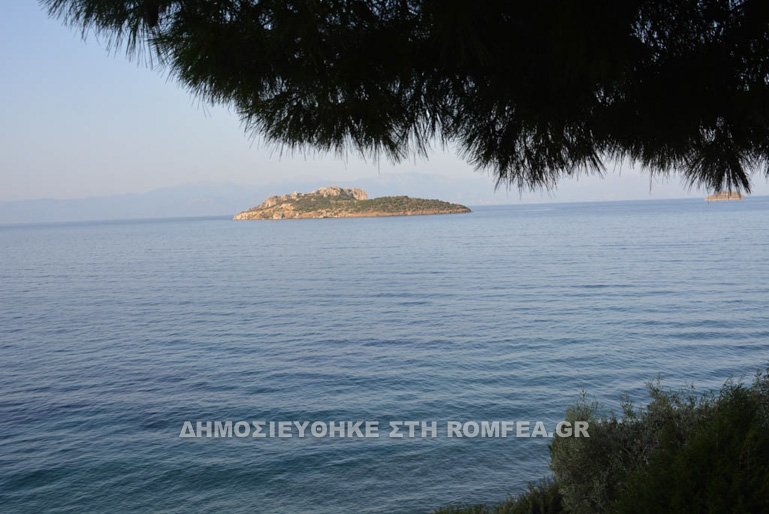 Στην Αγία Μαρίνα στη νήσο Αμπελο στον Κορινθιακό ο Ιερώνυμος [εικόνες]  | iefimerida.gr 0