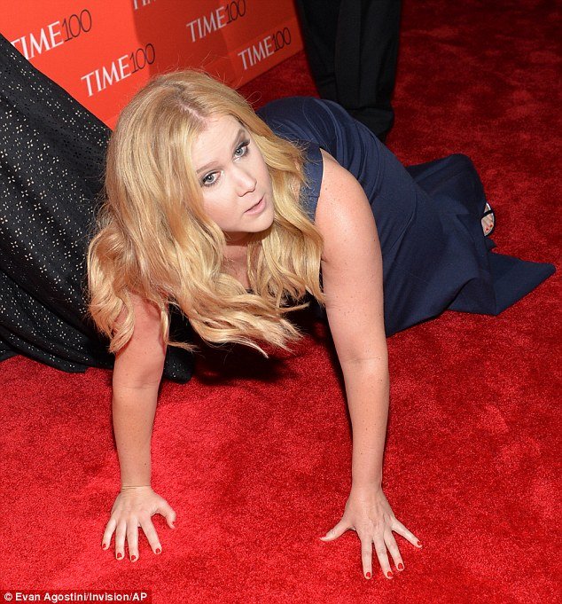 H Eϊμι Σούμερ αρωμάτισε τα απόκρυφά της για να πάει στο Met Gala [εικόνες] | iefimerida.gr 9