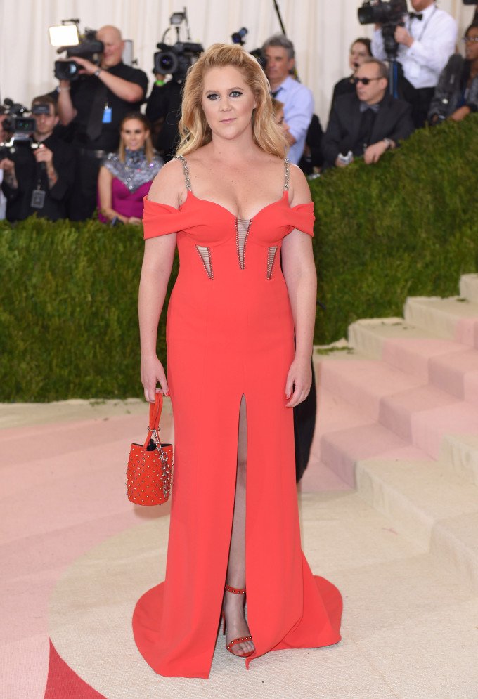 H Eϊμι Σούμερ αρωμάτισε τα απόκρυφά της για να πάει στο Met Gala [εικόνες] | iefimerida.gr 5