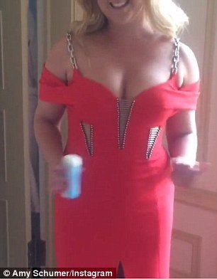 H Eϊμι Σούμερ αρωμάτισε τα απόκρυφά της για να πάει στο Met Gala [εικόνες] | iefimerida.gr 3