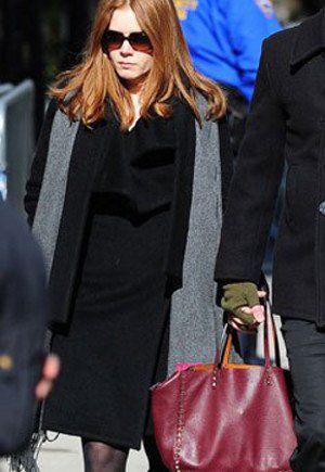 Πώς η υπεύθυνη δημοσίων σχέσεων του Valentino ρεζίλεψε τον ιστορικό οίκο μόδας, στη κηδεία του Σέιμουρ Χόφμαν [εικόνα] | iefimerida.gr 0