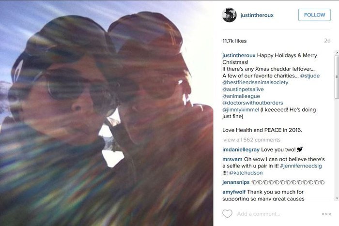 H πρώτη selfie της Aνιστον -Γιατί κρύβει το πρόσωπό της [εικόνα]  | iefimerida.gr 0