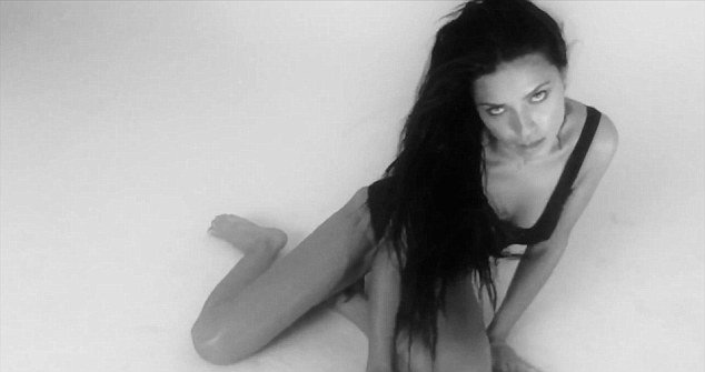 Adriana Lima: Καμπύλες που προκαλούν φθόνο [εικόνες&βίντεο] | iefimerida.gr 4