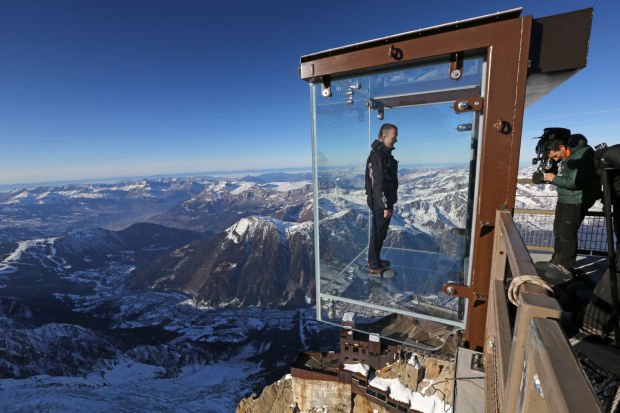 Ο φόβος και τρόμος των απανταχού σκιέρ: Μια καμπίνα που αιωρείται στα 4.000 μέτρα και προκαλεί ταχυπαλμίες [εικόνες] | iefimerida.gr 4