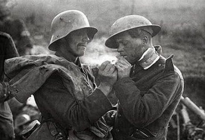  Η συγκλονιστική ιστορία πίσω από τη ανακωχή των Χριστουγέννων στον Α’ Παγκόσμιο Πόλεμο [εικόνες] | iefimerida.gr 1