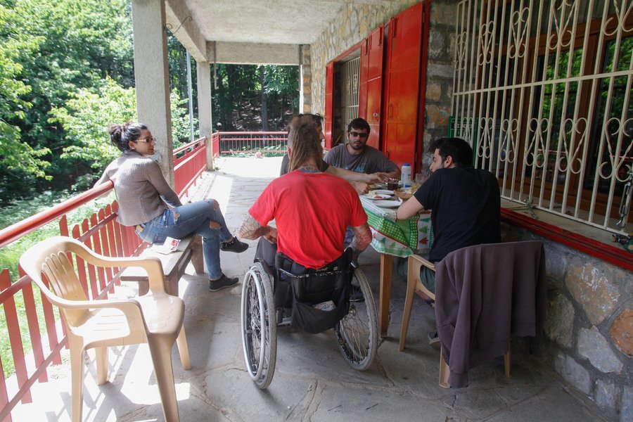 Θέλει να ανέβει στη κορυφή του Ολύμπου με το αναπηρικό του καροτσάκι! [εικόνες] | iefimerida.gr 1