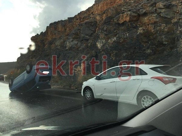 Kρήτη: Ντελαπάρισε αυτοκίνητο στην εθνική οδό Ηρακλείου-Αγίου Νικολάου [εικόνες] | iefimerida.gr 3