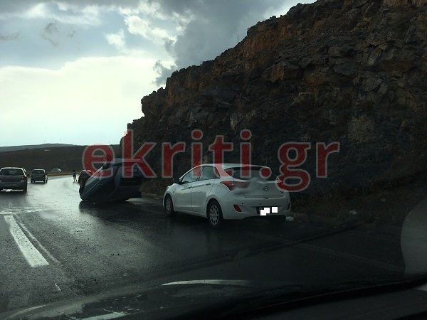Kρήτη: Ντελαπάρισε αυτοκίνητο στην εθνική οδό Ηρακλείου-Αγίου Νικολάου [εικόνες] | iefimerida.gr 2