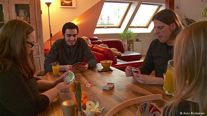 «Δεν είμαι εγώ ο τρομοκράτης –Είναι για γέλια»: Ετσι αντέδρασε ο Σύρος που έβγαλε selfie με τη Μέρκελ [εικόνες] | iefimerida.gr 6