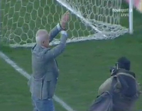 Συγκλονιστικές στιγμές στο Ηράκλειο: Εκλαιγαν παίκτες και φίλαθλοι στο «τέλος» του ΟΦΗ [εικόνες & βίντεο] | iefimerida.gr 0