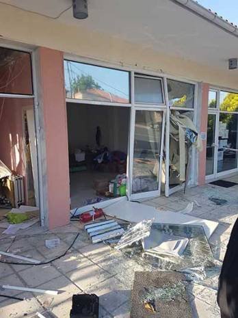 Ανατίναξαν ολόκληρο κτίριο για να κλέψουν το ΑΤΜ -Ισοπεδώθηκε η πρόσοψη [εικόνες] | iefimerida.gr 0