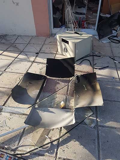 Ανατίναξαν ολόκληρο κτίριο για να κλέψουν το ΑΤΜ -Ισοπεδώθηκε η πρόσοψη [εικόνες] | iefimerida.gr 3