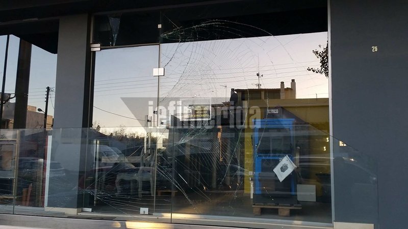 Βίντεο: Η στιγμή που μπαίνει βόμβα σε βενζινάδικο στην Ανάβυσσο | iefimerida.gr 12