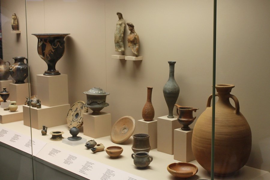 Εκθεση ευρημάτων από αρχαιολογικές ανασκαφές στην Κοζάνη: Αγάλματα & αγγεία [εικόνες]  | iefimerida.gr 1