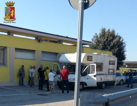 Ηρθαν από την Ιταλία για οικογενειακές διακοπές στην Ελλάδα και πήραν μαζί τους 70 κιλά ηρωίνης [βίντεο&εικόνες] | iefimerida.gr 5