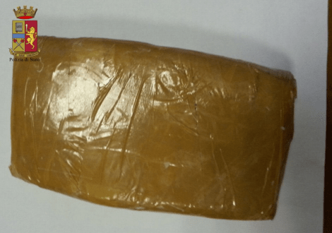 Ηρθαν από την Ιταλία για οικογενειακές διακοπές στην Ελλάδα και πήραν μαζί τους 70 κιλά ηρωίνης [βίντεο&εικόνες] | iefimerida.gr 3