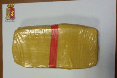 Ηρθαν από την Ιταλία για οικογενειακές διακοπές στην Ελλάδα και πήραν μαζί τους 70 κιλά ηρωίνης [βίντεο&εικόνες] | iefimerida.gr 4