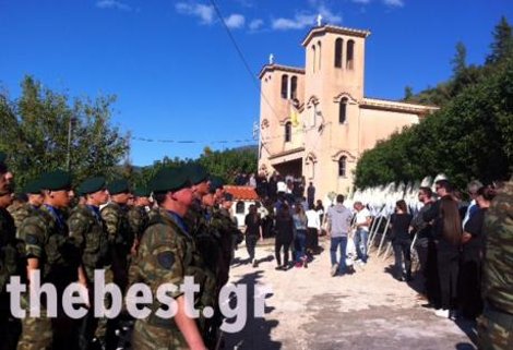 Με στρατιωτικές τιμές και αγήματα οι κηδείες των τριών στρατιωτών που έχασαν τη ζωή τους στο Βόλο [εικόνες & βίντεο] | iefimerida.gr 6