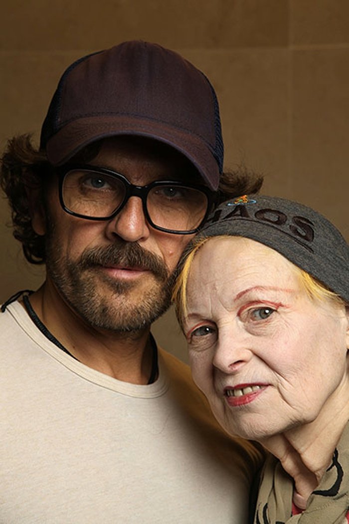 25 χρόνια διαφορά: Η Vivienne Westwood και ο σύζυγός της αψηφούν το χρόνο [εικόνες] | iefimerida.gr 6