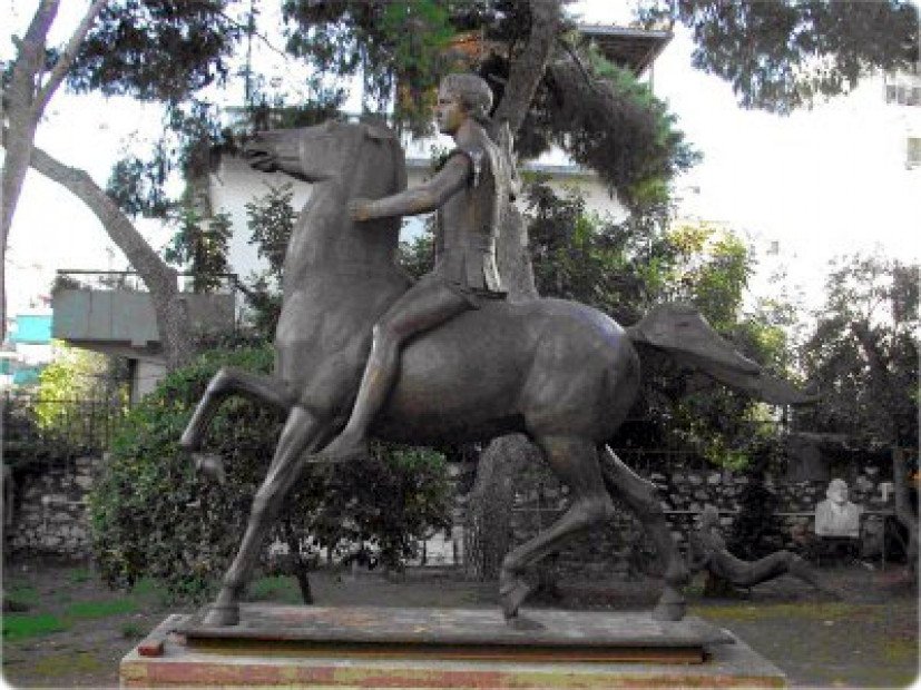 Το άγαλμα του Μεγάλου Αλεξάνδρου με τον Βουκεφάλα