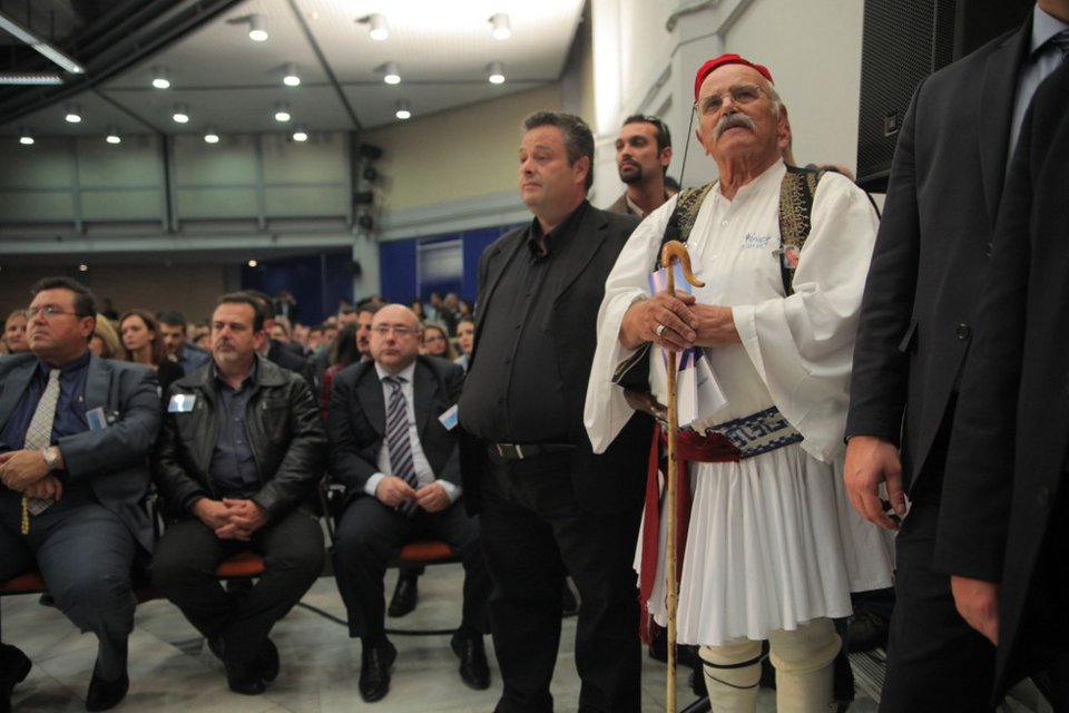 Συνέδριο ΑΝ.ΕΛ.: Ο Καμμένος, η κομματική γραμμή, το μήνυμα του Φάρατζ και... ένας τσολιάς [εικόνες] | iefimerida.gr 3