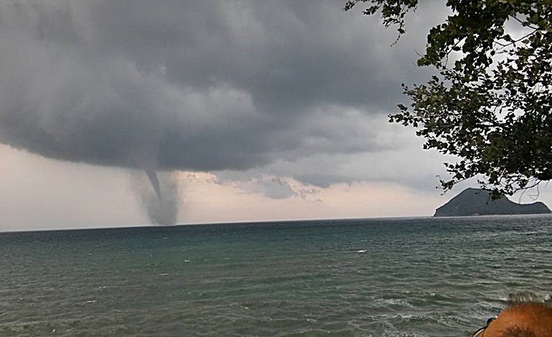 Εικόνες καταστροφής από τη θεομηνία που έπνιξε τη μισή Ελλάδα [εικόνες & βίντεο] | iefimerida.gr 17