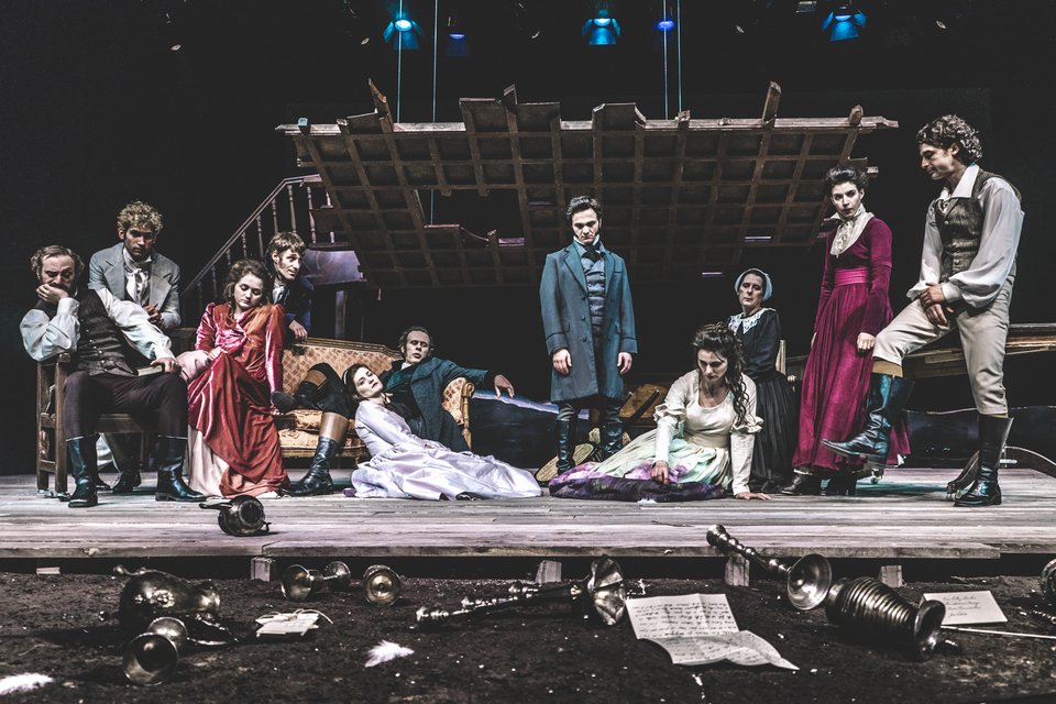 Κινηματογραφική ατμόσφαιρα εποχής στα «Ανεμοδαρμένα ύψη» του ΚΘΒΕ [εικόνες]  | iefimerida.gr 2