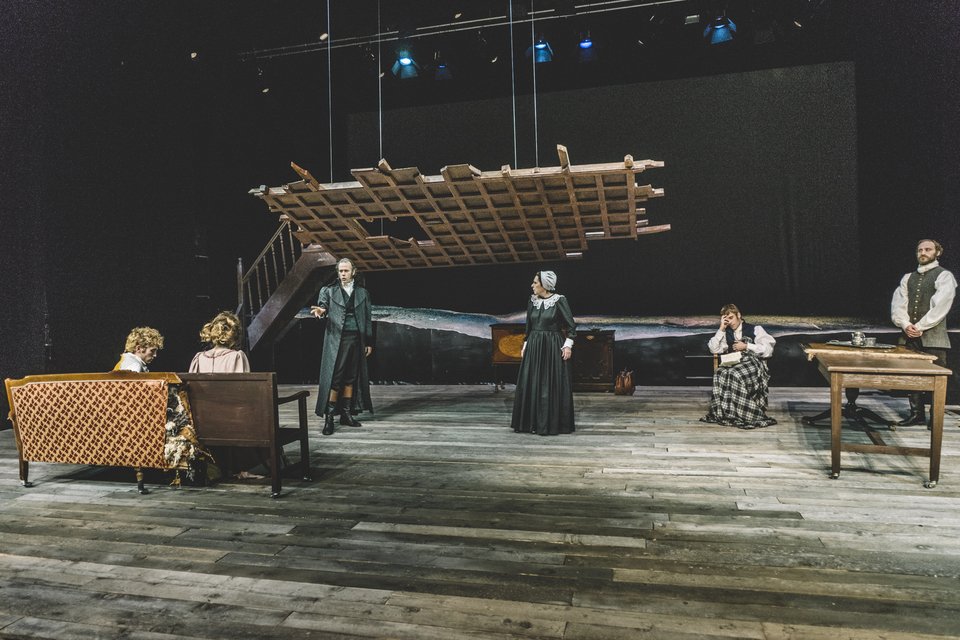 Κινηματογραφική ατμόσφαιρα εποχής στα «Ανεμοδαρμένα ύψη» του ΚΘΒΕ [εικόνες]  | iefimerida.gr 4