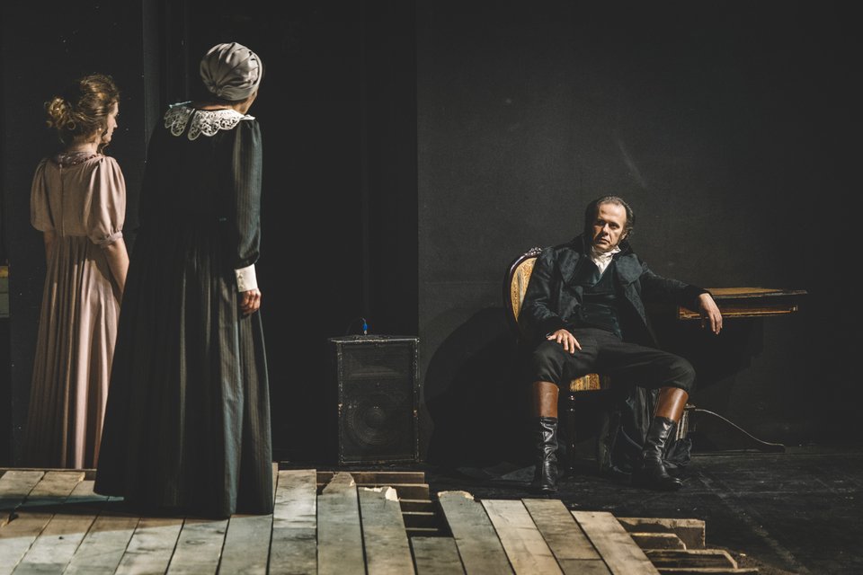 Κινηματογραφική ατμόσφαιρα εποχής στα «Ανεμοδαρμένα ύψη» του ΚΘΒΕ [εικόνες]  | iefimerida.gr 3