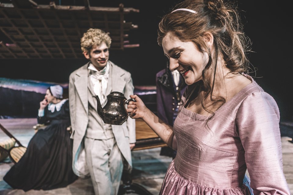 Κινηματογραφική ατμόσφαιρα εποχής στα «Ανεμοδαρμένα ύψη» του ΚΘΒΕ [εικόνες]  | iefimerida.gr 0