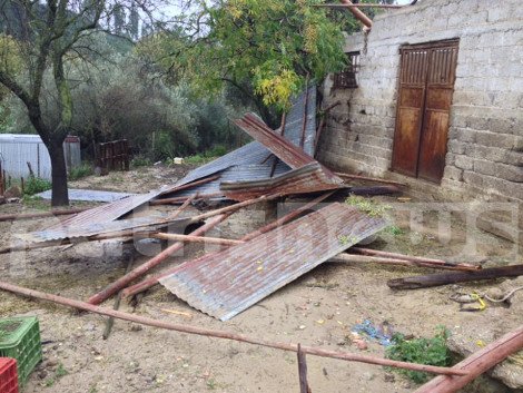 Ανεμοστρόβιλος σήκωσε «στον αέρα» χωριό στον Πύργο [εικόνες]  | iefimerida.gr 2