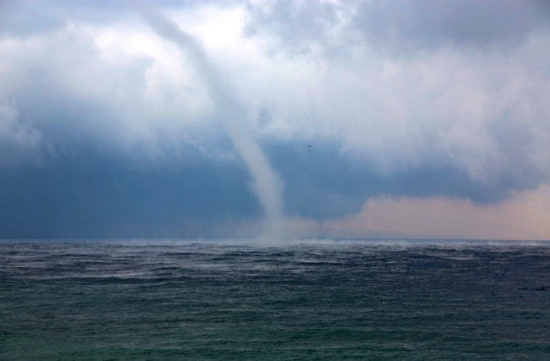 Μετά τα χιόνια εμφανίστηκε και ανεμοστρόβιλος στη Μυτιλήνη [εικόνες] | iefimerida.gr 1