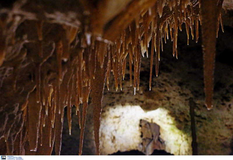 Το σπήλαιο της Ανεμότρυπας στα Τζουμέρκα -Η λίμνη με τα κρύσταλλα χαλαζία [εικόνες]  | iefimerida.gr 3