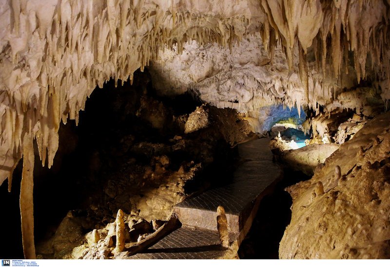Το σπήλαιο της Ανεμότρυπας στα Τζουμέρκα -Η λίμνη με τα κρύσταλλα χαλαζία [εικόνες]  | iefimerida.gr 5