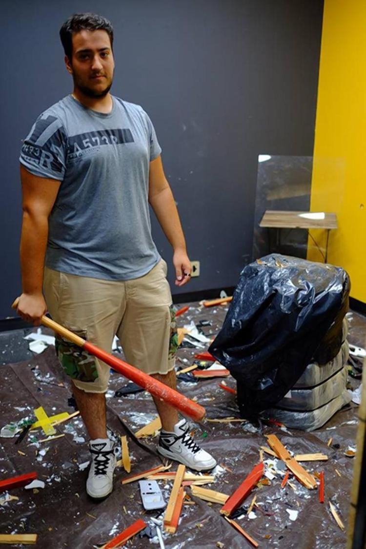 Δωμάτια Θυμού: Η νέα μανία για όσους θέλουν να ξεσπάσουν κάπου- Κάνουν θραύση στις ΗΠΑ [εικόνες] | iefimerida.gr 2