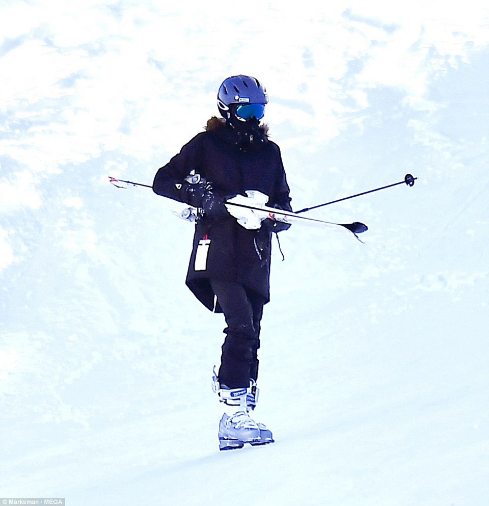  Η Αντζελίνα Τζολί στο Κολοράντο για σκι με τα 6 της παιδιά -Χωρίς τον Μπραντ Πιτ [εικόνες] | iefimerida.gr 4