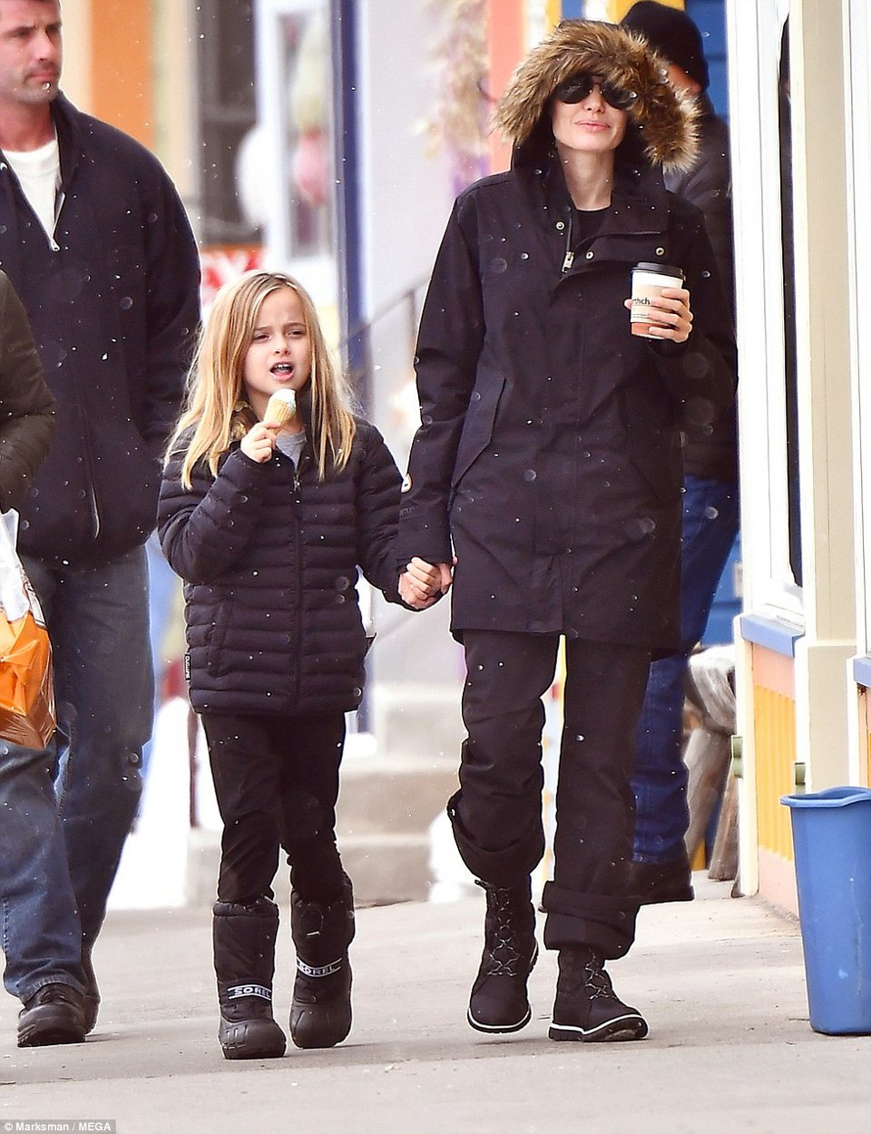  Η Αντζελίνα Τζολί στο Κολοράντο για σκι με τα 6 της παιδιά -Χωρίς τον Μπραντ Πιτ [εικόνες] | iefimerida.gr 9