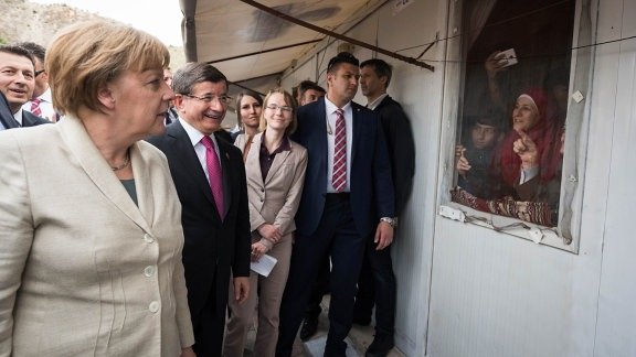 To δύσκολο ταξίδι της Ανγκελα Μέρκελ στην Τουρκία -Παίζουν τη γάτα με το ποντίκι [εικόνες] | iefimerida.gr 6