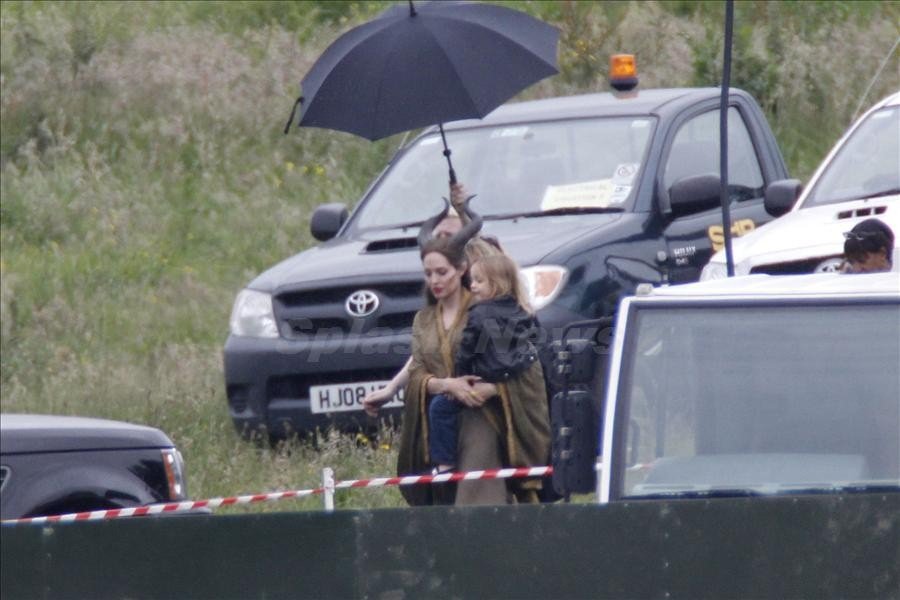 Στο «μεροκάματο» η 4χρονη κόρη της Τζολί- 2.300 ευρώ την εβδομάδα για να παίξει την πριγκίπισσα [εικόνα]  | iefimerida.gr 0