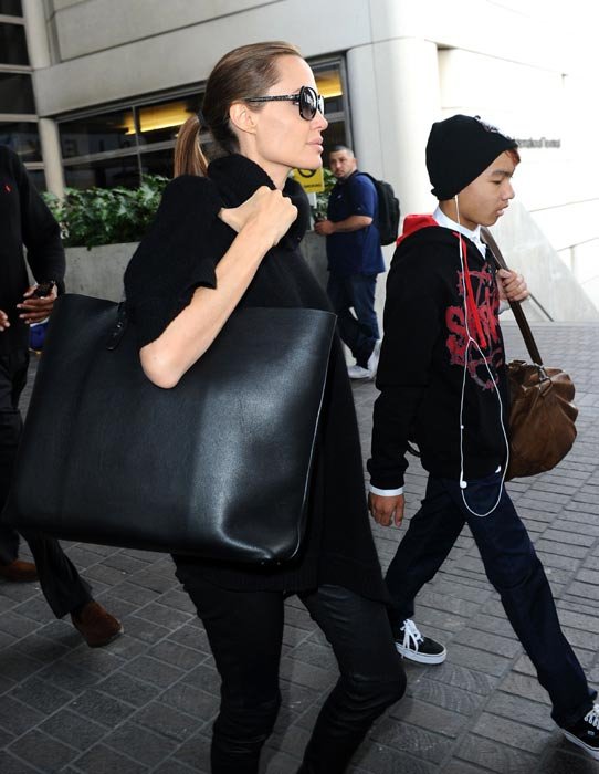 Εξελίξεις: Η Αντζελίνα Τζολί πλαστογράφησε τα χαρτιά για να υιοθετήσει τον Μάντοξ [εικόνες] | iefimerida.gr 7