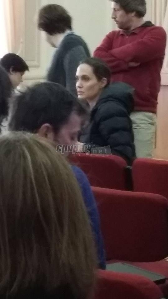 Στη Λέσβο η Τζολί: Το καλοκαίρι θα έρθω με τα παιδιά μου [εικόνες & βίντεο] | iefimerida.gr 2