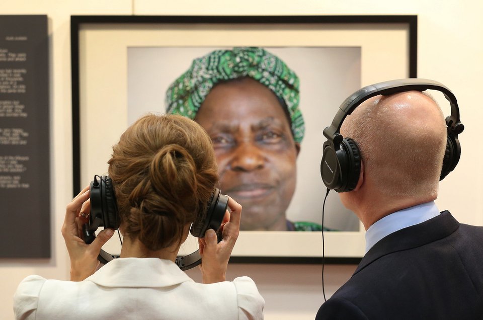 Η Αντζελίνα Τζολί δάκρυσε: Η μαρτυρία μιας μητέρας για το βιασμό της κόρης της την συγκίνησε [εικόνες] | iefimerida.gr 2