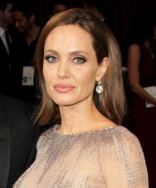 Σωσίας της Τζολί ανάγκασε ταξιτζή να της κάνει 2 φορές σεξ -Τον μαχαίρωσε όταν δεν κατάφερε και τρίτη [εικόνες] | iefimerida.gr 2