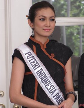 Η απίστευτη ιστορία της Μις Ινδονησία που έχασε την πτήση με το μοιραίο Airbus -Μαζί με 9 συγγενείς της [εικόνες] | iefimerida.gr 2